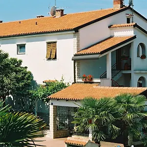 House Monika Apartment