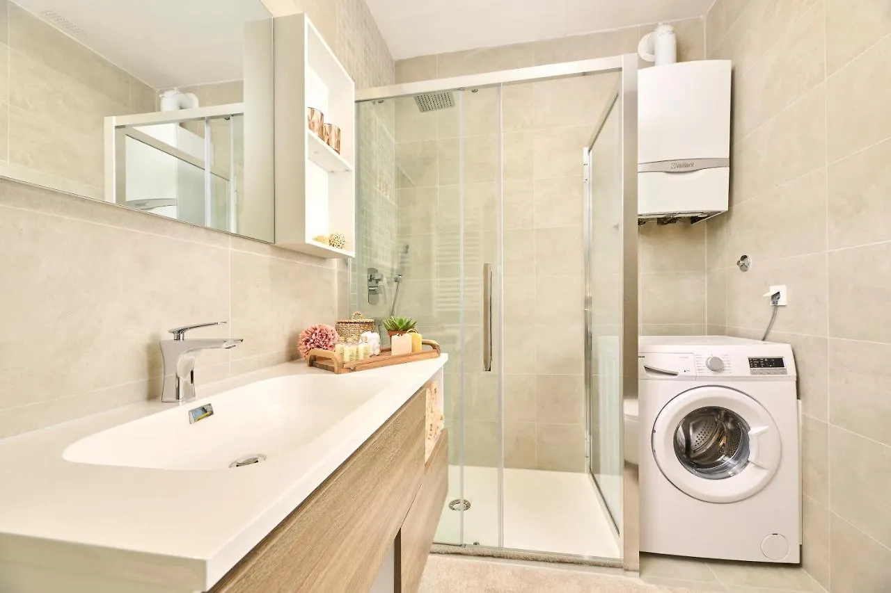 Spada Brand New Apartment With Garden 3 Min From Beach! Porec